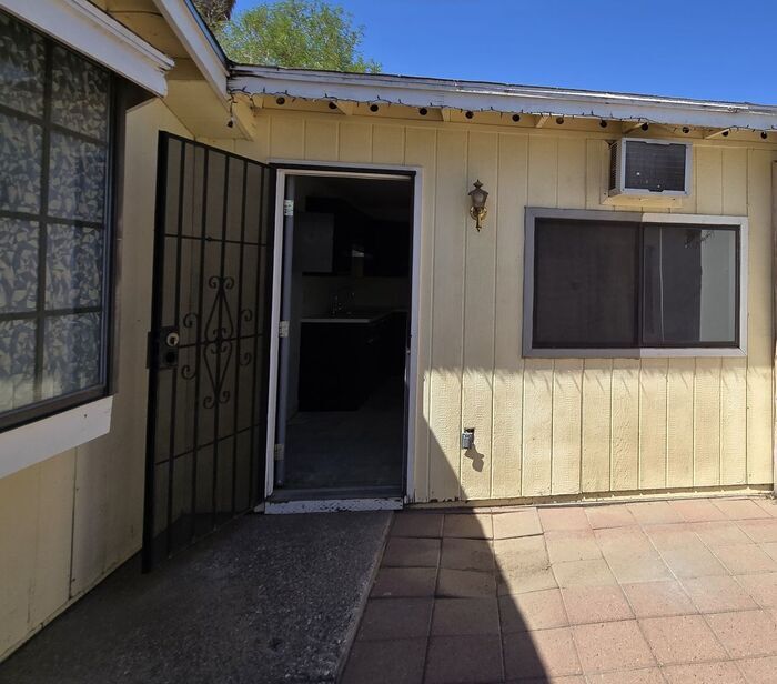 1 Bedroom, 1 Bath Home with Private Yard C... - 1 Bedroom, 1 Bath Home with Private Yard C...