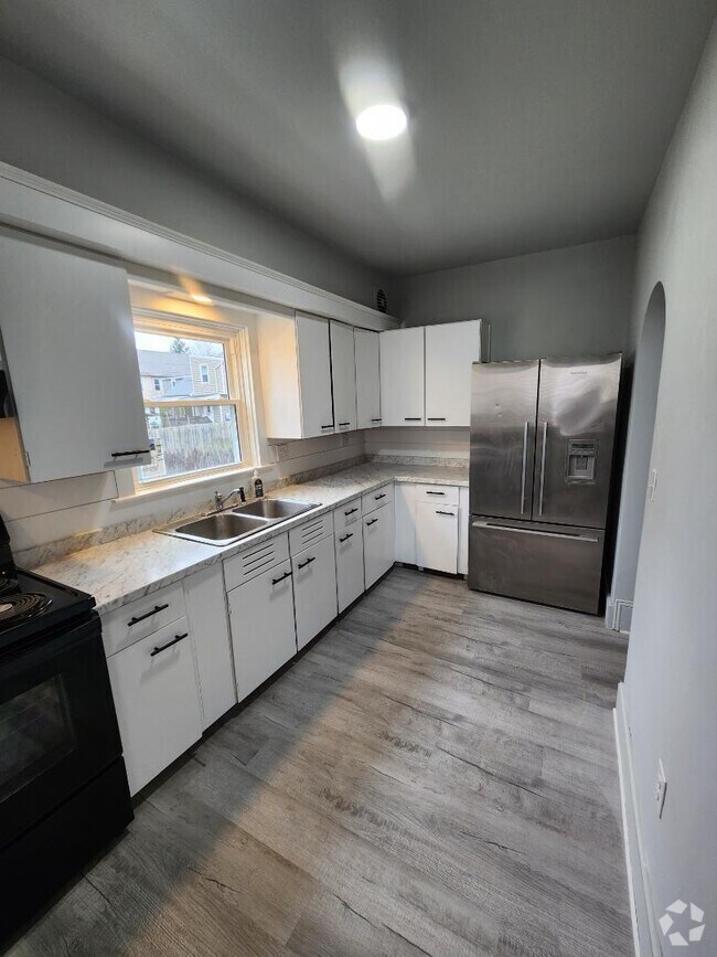 Building Photo - 41 W Ferdinand St Rental
