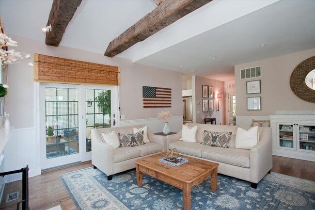 Photo - 117 Fox Hollow Ln