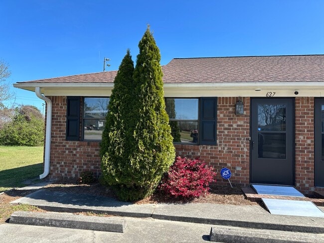 Building Photo - 627 Plymouth St Unit 627 Plymouth