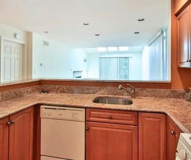 Photo - 700 Mainsail Ln