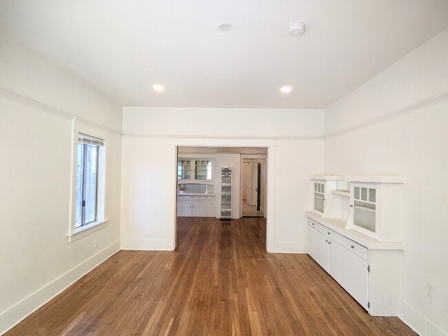 Building Photo - 2723 Manitou Ave Unit 1 Rental