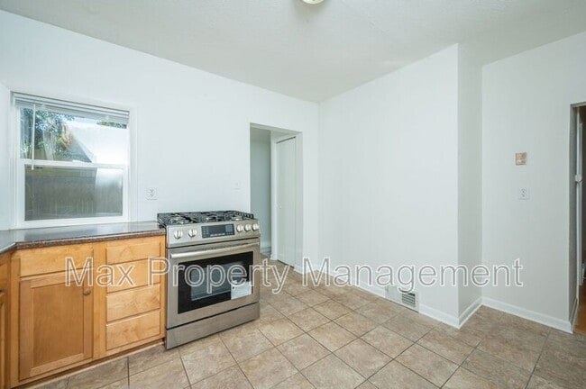 Photo - 3830 51st St