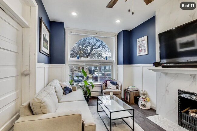 Photo - 1922 W Wolfram St Unit 1