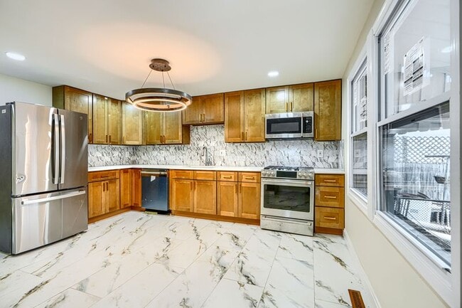 Photo - 8049 Lansdale Rd