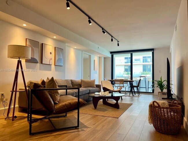 Building Photo - 6820 Indian Creek Dr Unit 5C