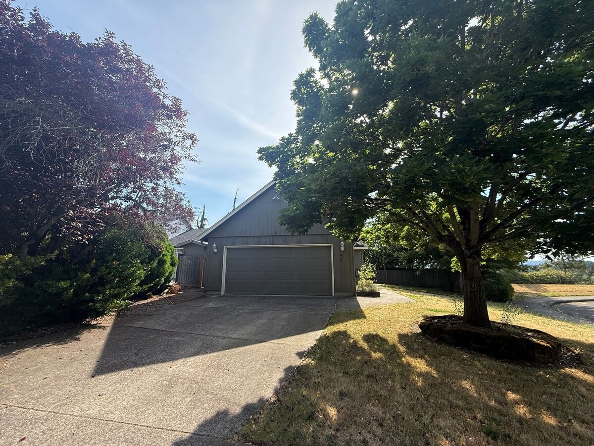 Charming 3 Bedroom, 2 Bathroom Home conveniently located in East Vancouver - Charming 3 Bedroom, 2 Bathroom Home conveniently located in East Vancouver