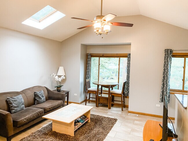 Photo - 807 S Claremont Ave Unit 3