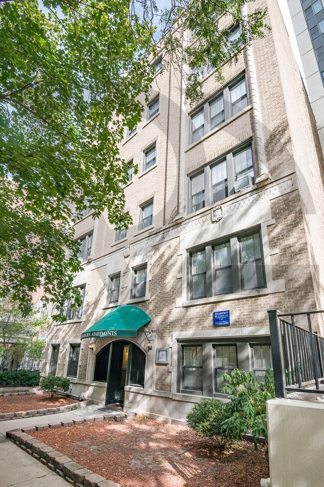 Photo - 1350 N Dearborn St
