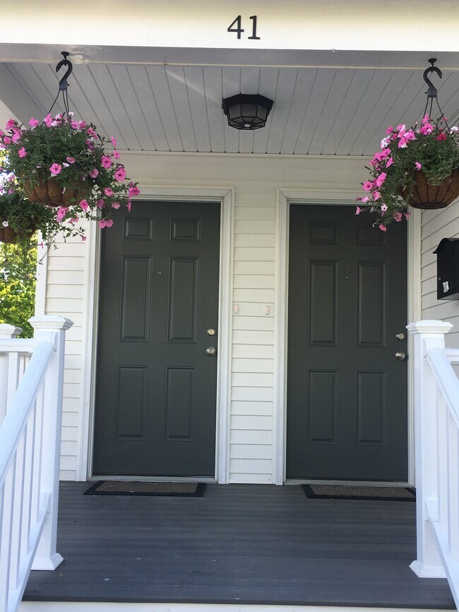 Front Entrance - 41 Lowe St Apartments Unit 1