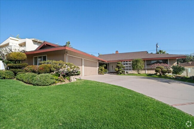 Building Photo - Sprawling Mid-Century Home with Pool in La...