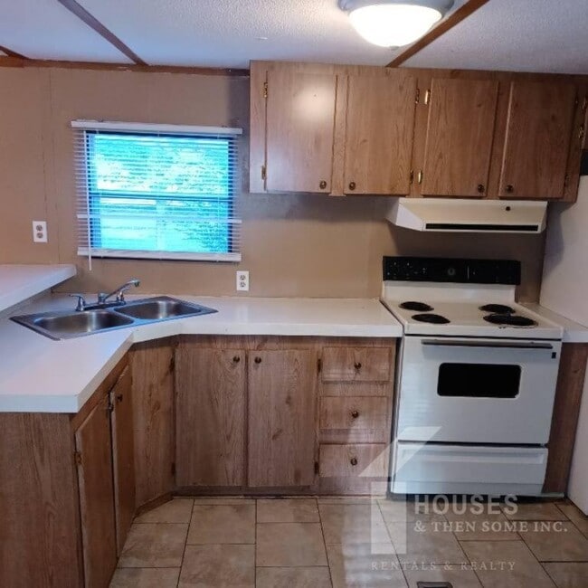 Photo - 154 Schoolyard Rd