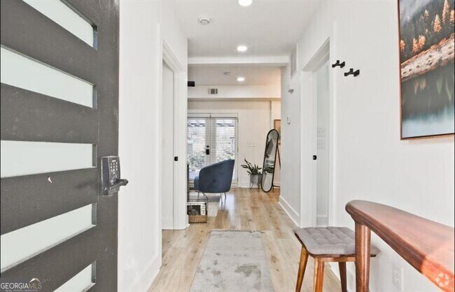 Building Photo - 3229 Kingsdale Dr SW Rental