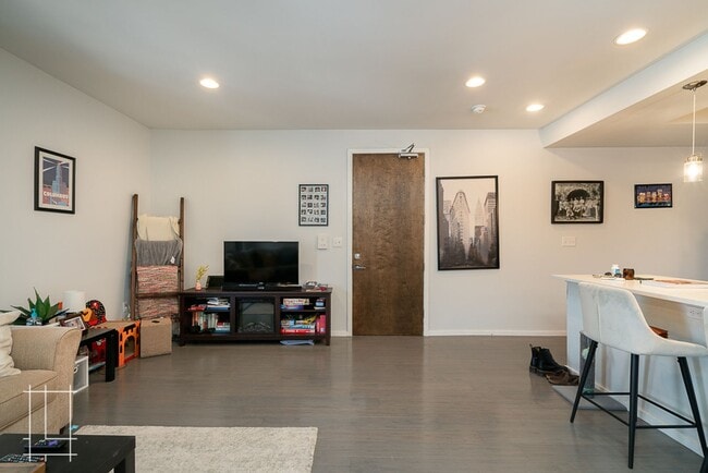 Photo - 970 N High St Unit 970 N. High St. Apt. 202