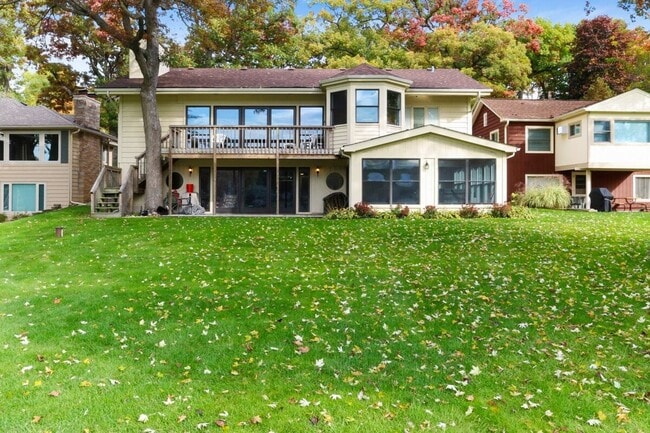 Building Photo - Powers Lake Waterfront Home with Private P...