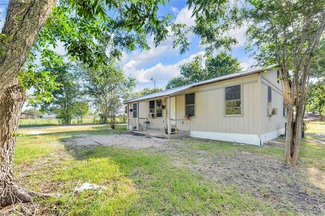 Photo - 20235 Engelmann Ln