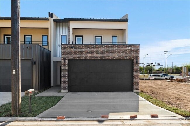 Building Photo - 914 Bicentennial Blvd Rental