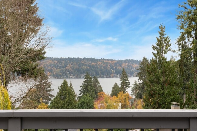 Building Photo - 12346 Sand Point Way NE Unit 3 bed 1 bath