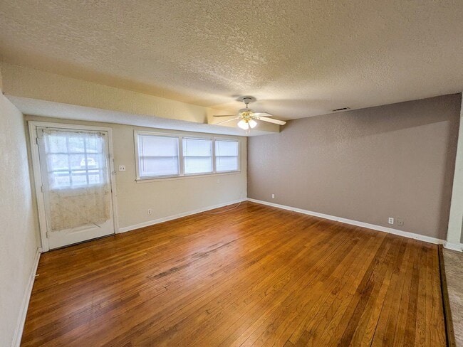 Photo - 306 Bridal Wreath Ave