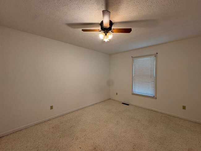 Photo - 420 W Windsor Cir