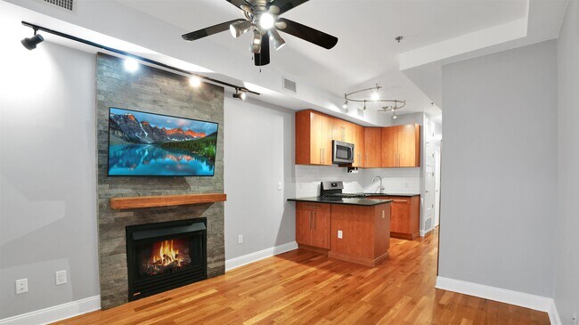 Building Photo - 717 Adams St Unit 1R