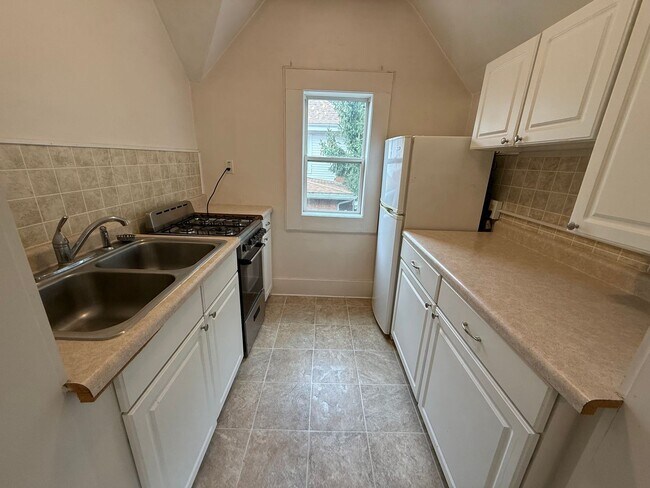 Photo - Spacious 1 Bed, 1 Bath Apartment Close to ... Unit A824-02