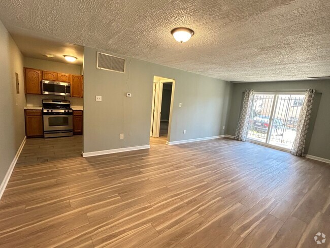 Building Photo - 1 Bedroom, 1 Bath Apt - Recently Renovated