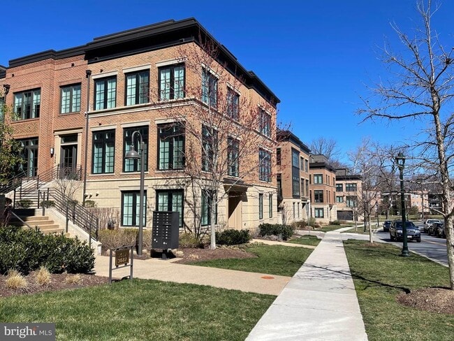 Building Photo - 3721 Chevy Chase Lake Dr Rental