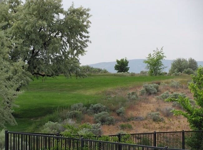 Building Photo - 2645 Stonecreek Dr Rental