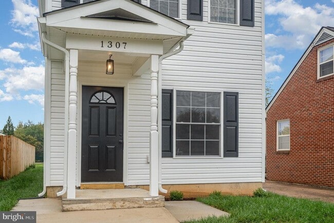 Photo - 1307 Cardwell St