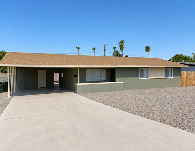 Building Photo - 3091 S Del Mar Ave