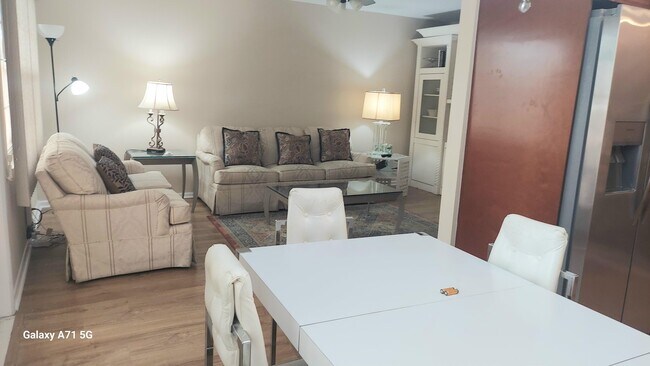 Photo - 2044 Yarmouth E Unidad 2044