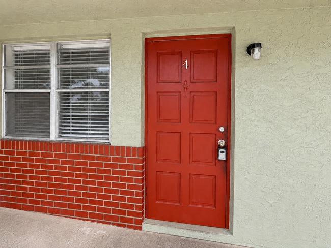 Photo - 500 NW 35th St Unit 4