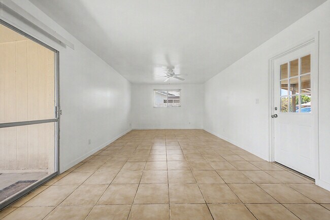 Photo - 921 E Campus Dr