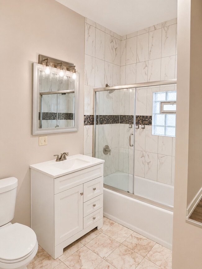 Photo - 8443 S Green St
