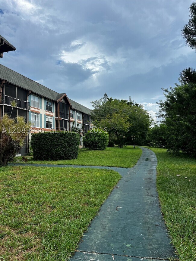 Photo - 3720 Inverrary Dr Unit 1W