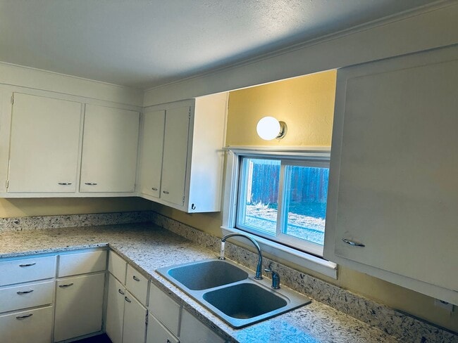 Photo - 720 1/2 S. 32nd St. Unit Back House