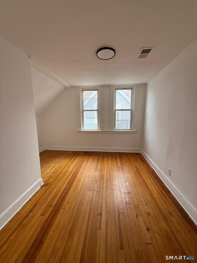 Photo - 177 Read St Unit 3