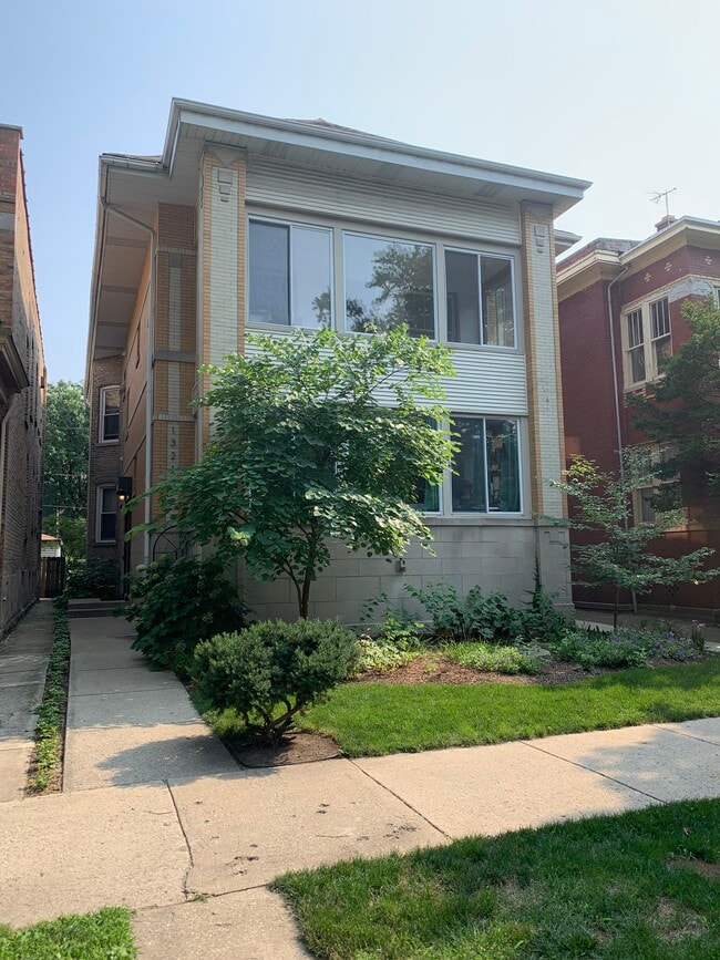 Building Photo - 1321 W Thorndale Ave Unit 1 Garden