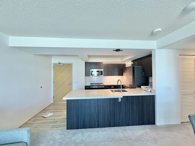 Building Photo - 615 Keawe St Rental