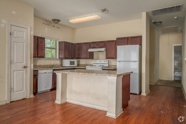 3BR, 2BA - 1,226SF - Kitchen
