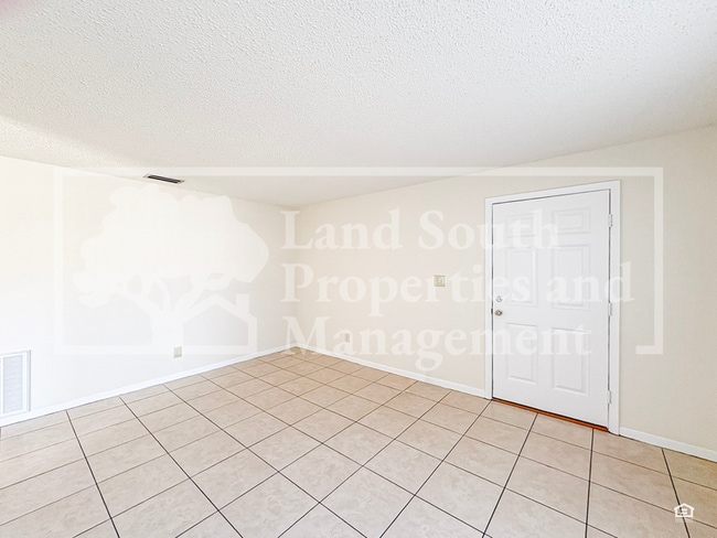 Photo - 5842 Charlton Dr