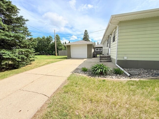 Photo - Spacious 4 Bed, 2 Bath Home – Perfect for Families or Roommates