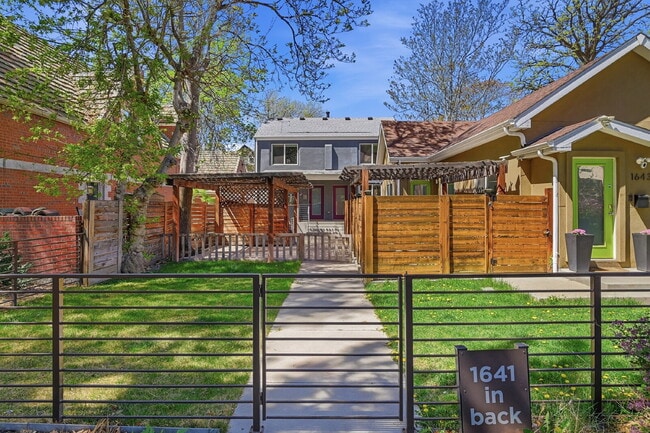 Photo - $2,495.95 - 2 Bed, 2 Bath Townhome In Denver with Central AC and In Unit Laundry!