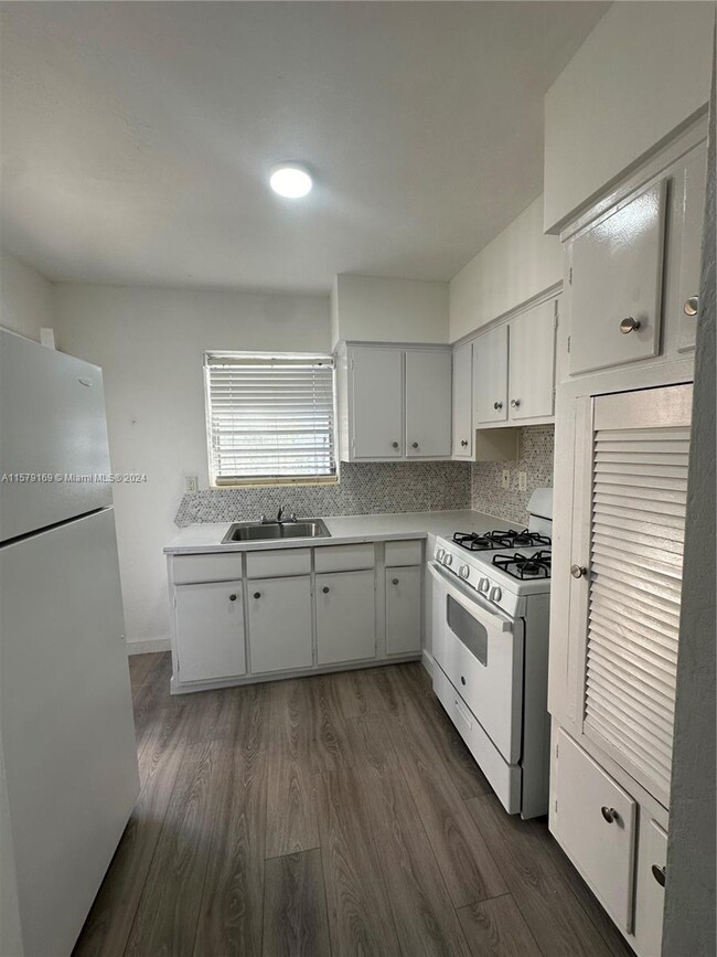 Building Photo - 316 Surfside Blvd Unit 3 Rental