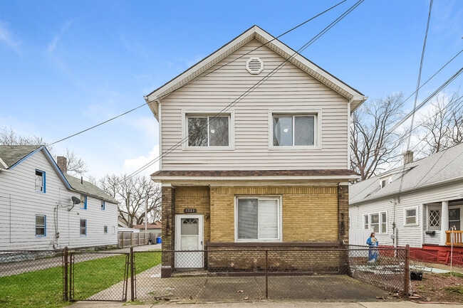 Building Photo - 1321 Buhrer Ave Unit 3