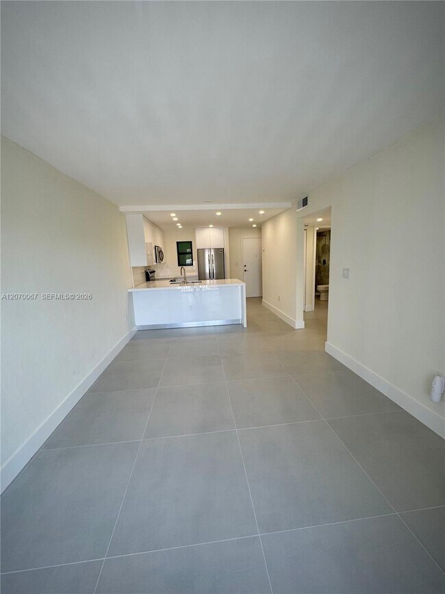 Photo - 1530 SW 2nd St Unidad 405