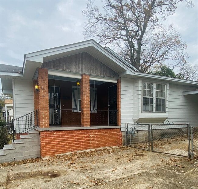 Photo - 2052 Midway St