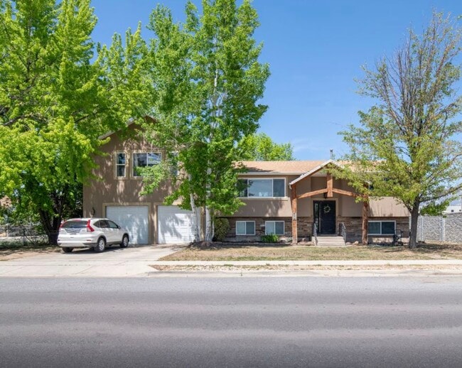 Building Photo - 678 W 300 N