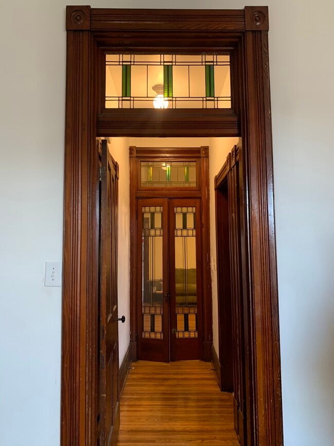 Building Photo - 3230 Bishop St Unit #2